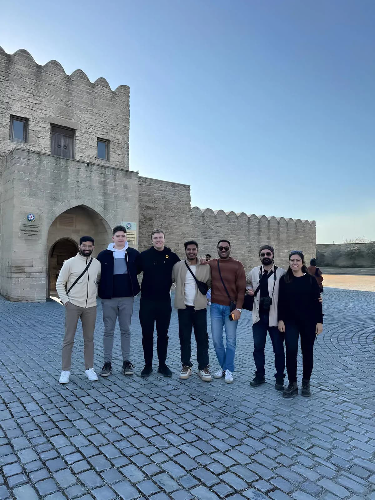 Baku: Gobustan & Abscheron mit Guide — Mittagessen & Tickets