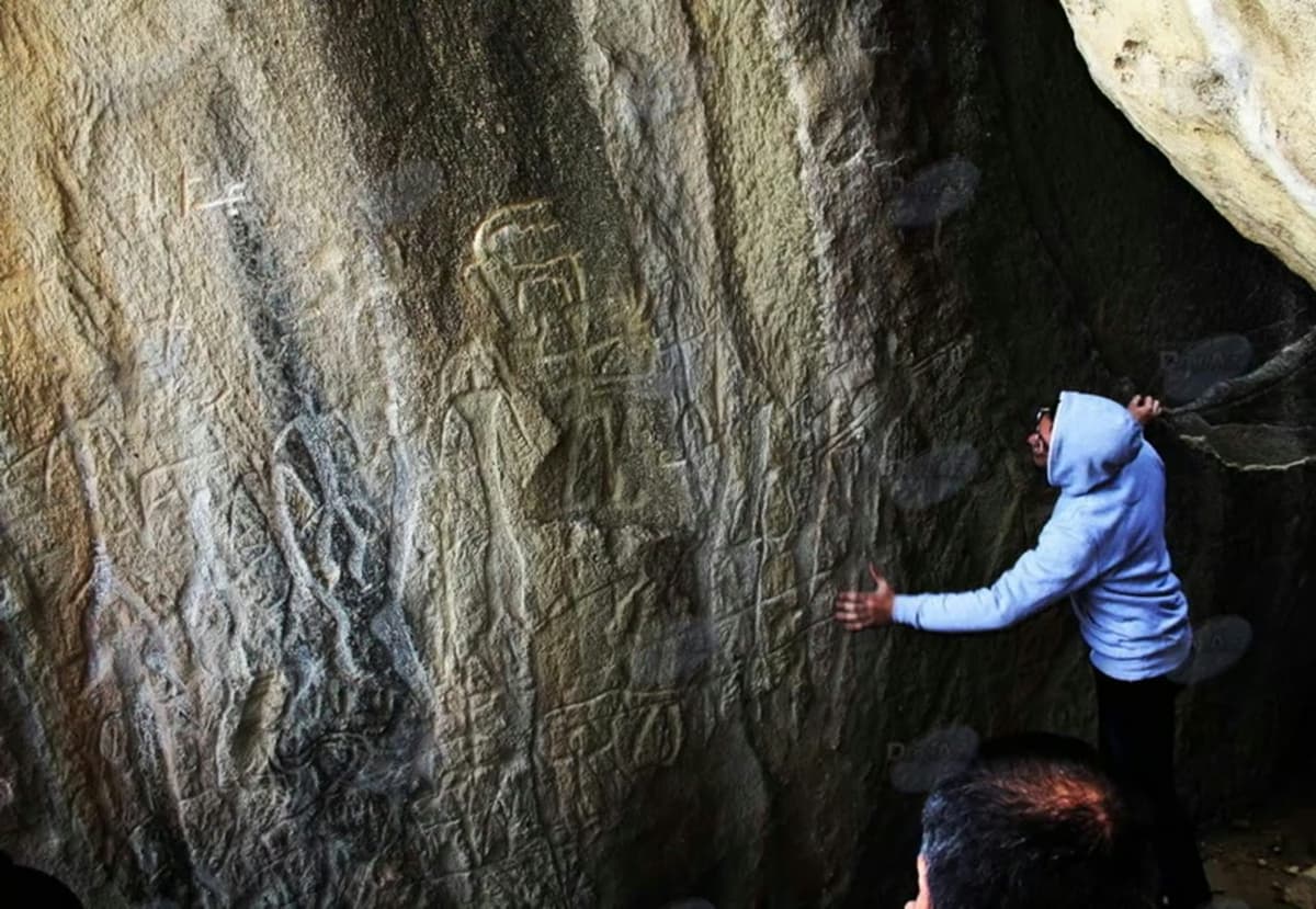 Baku: Gobustan & Abscheron mit Guide — Mittagessen & Tickets