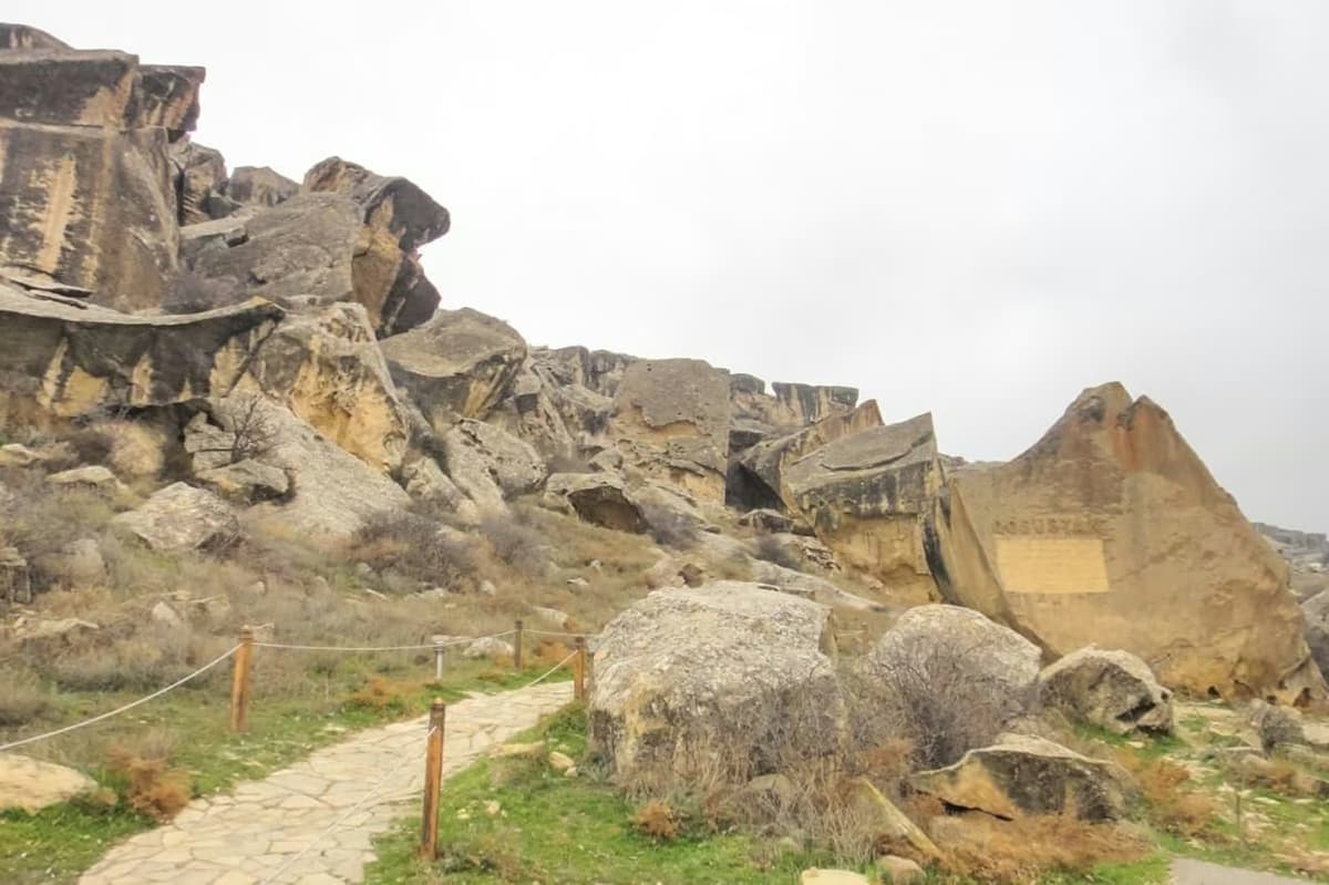 From Baku: Gobustan, Mud Volcanoes & Fire Temple Tour