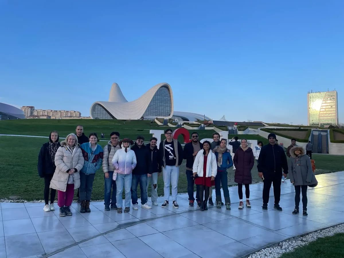 Baku: tour di gruppo Gobustan–Absheron — fuoristrada e pranzo incluso