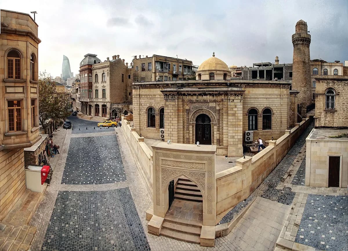 Bakı piyada turu: İçərişəhər və müasir Bakı — bir marşrutda iki üz