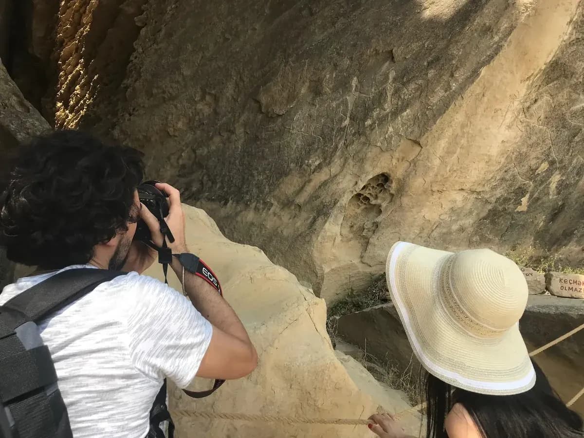Baku: Gobustan, Volcanoes, Fire Temple and Yanardag Day Trip
