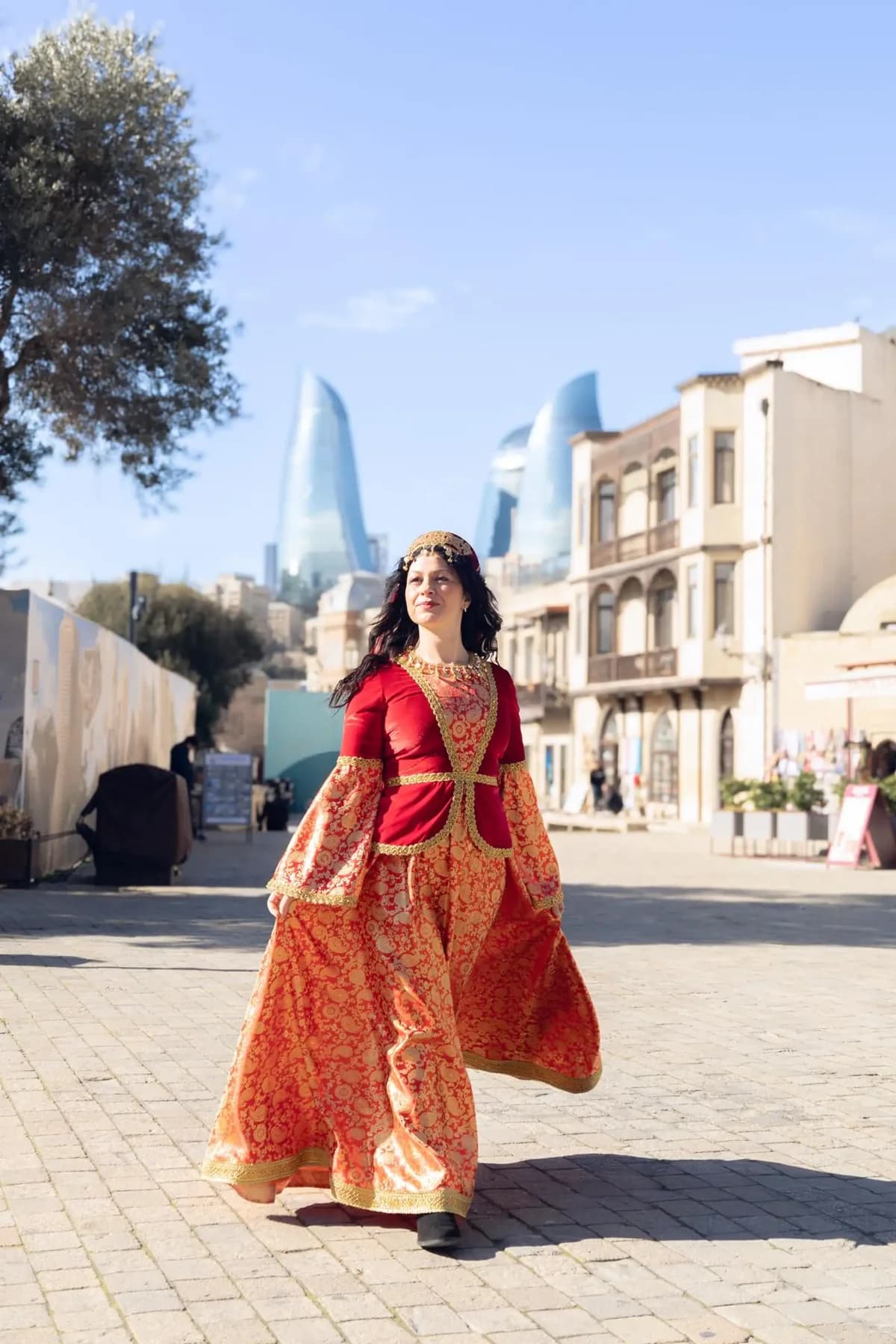 Baku: servizio fotografico nella Città Vecchia in costume tradizionale